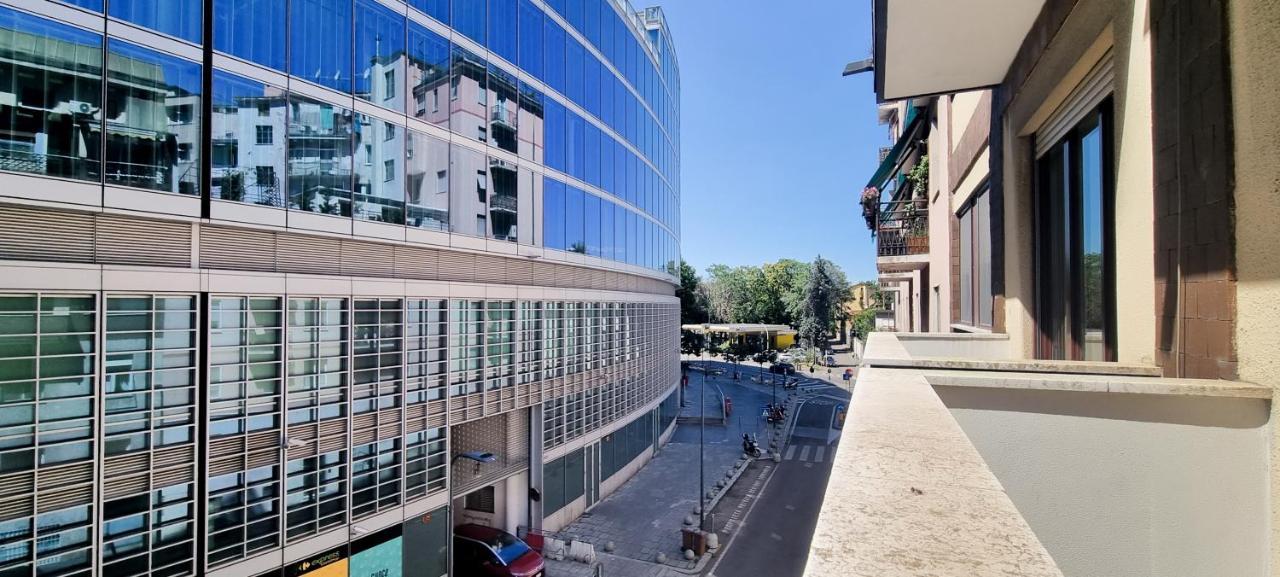 Joivy Superb Flat, 2 Balconies & Skyscrapers View Apartamento Milão Exterior foto
